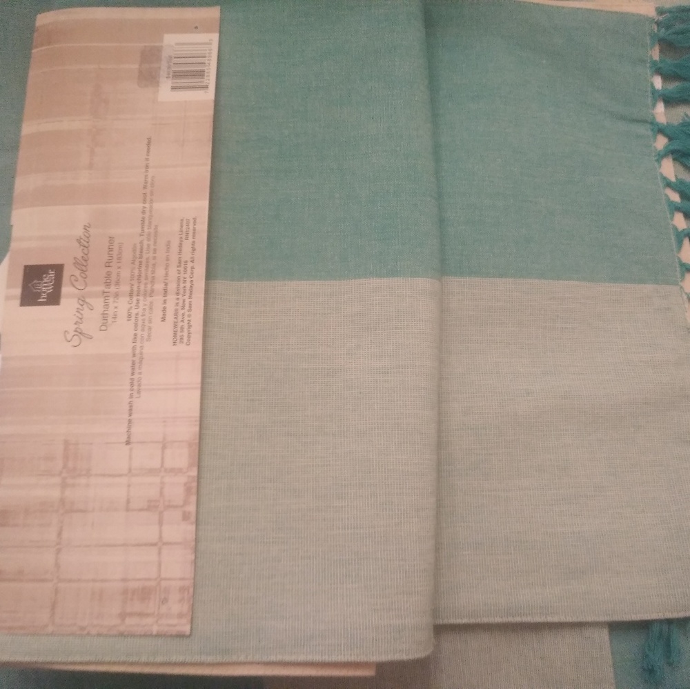 Homewear Spring Collection Teal Table Runner. - Picture 3 of 7